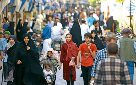 سوغات، غذا‌ها و لباس‌های افغانستانی در شهر فروخته می‌شود!