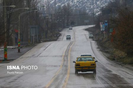 بارش باران در جاده‌های ۱۰ استان کشور