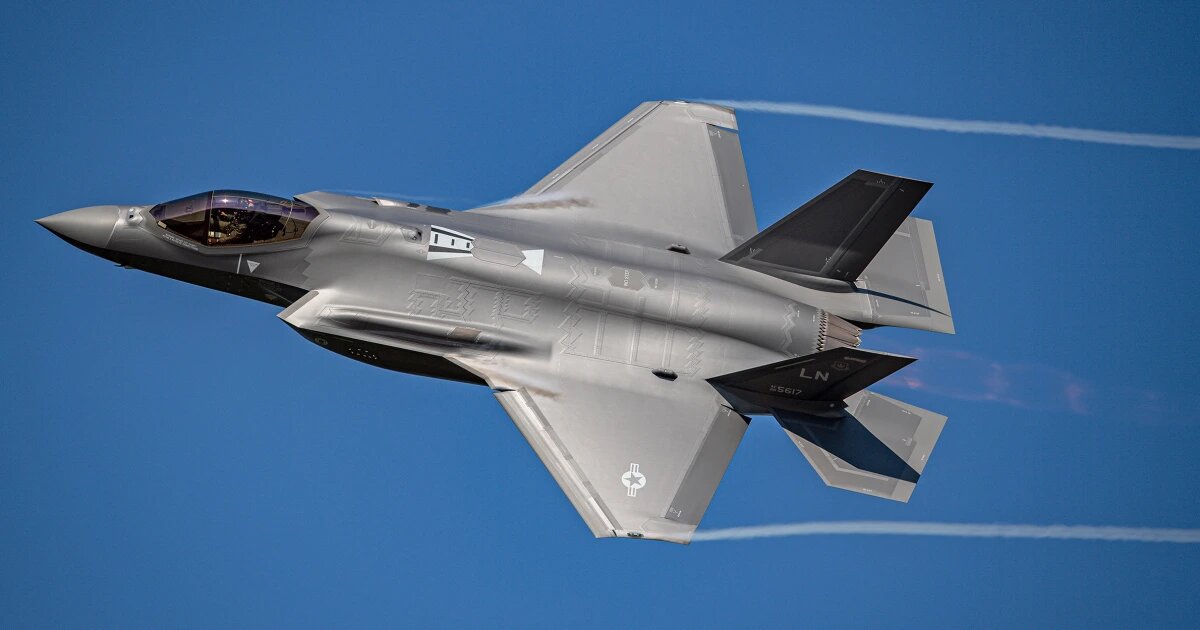 F-35 آمریکایی یا J-20 چینی/ آسمان در سیطره کدام جنگنده نسل پنجم است؟/ عکس