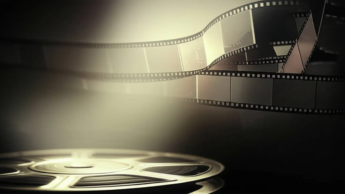 فیلم آنتن | معرفی جامع، نقد، داستان و بازیگران